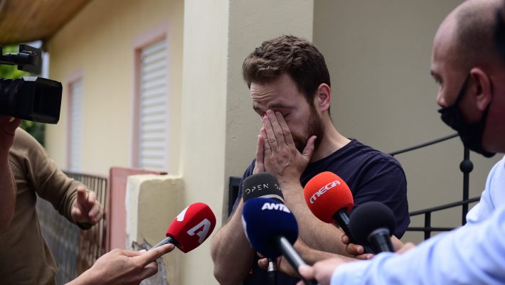 «Η Καρολάιν ήταν ασφαλισμένη για 1.000.000»: Έντονα ενοχλημένος ο πιλότος με το νέο σενάριο