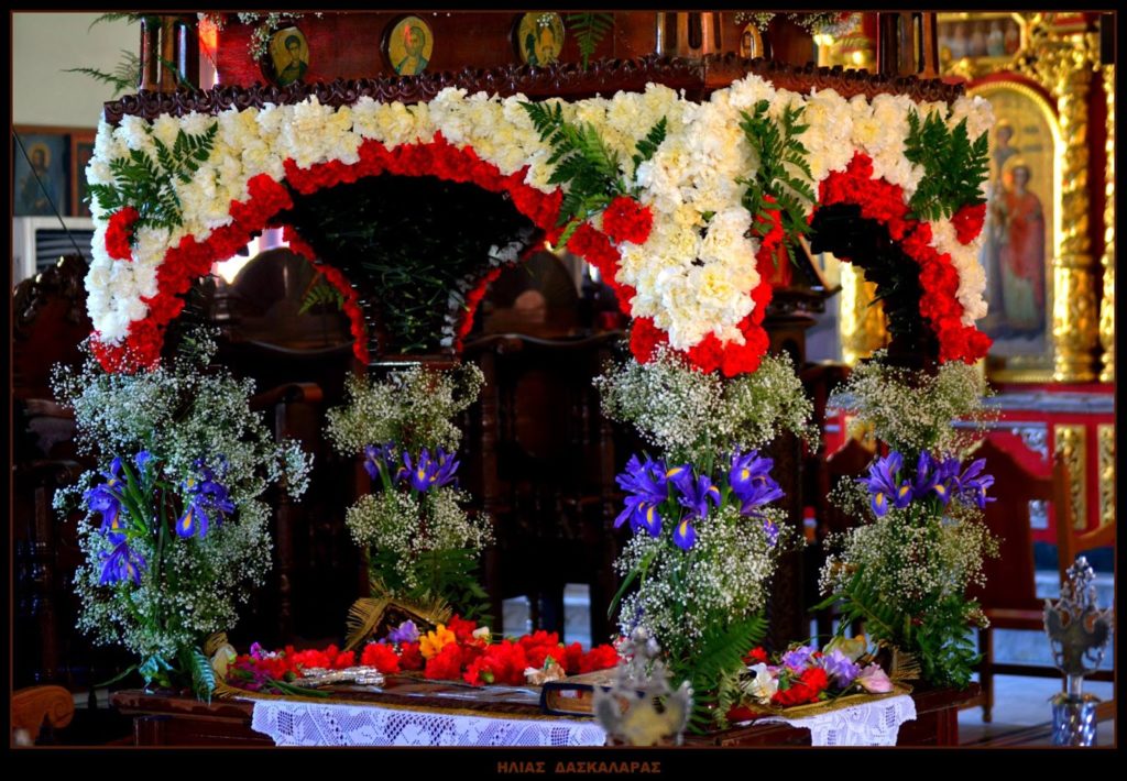 Ερέτρια: Άνδρας σε περιφορά Επιταφίου βούτηξε τον Σταυρό & άρχισε να φωνάζει