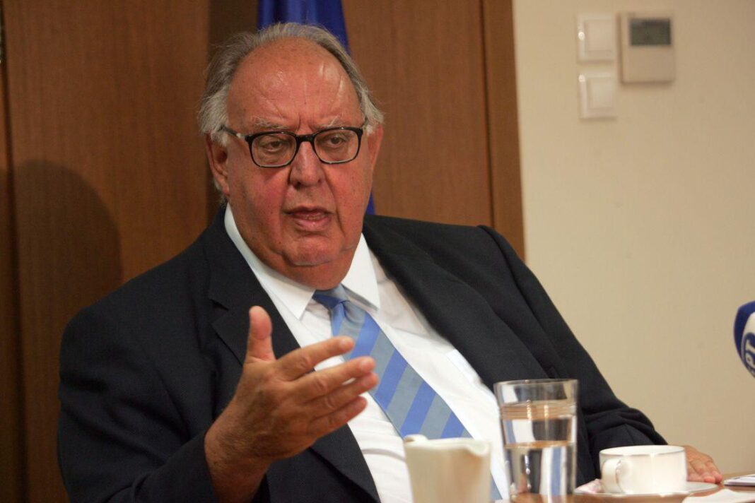 Μαζί τα… οδηγήσαμε: Ο Θεόδωρος Πάγκαλος έκανε αίτηση στην Βουλή για νέο αυτοκίνητο και το πήρε