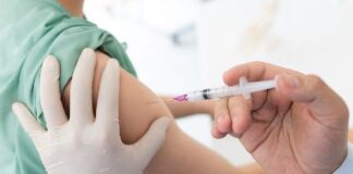 «Ολοταχώς» για υποχρεωτικό εμβολιασμό μέσα στο καλοκαίρι – Οι τρεις ομάδες που είναι πρώτες στη λίστα Κορονοϊός: Πόρτα – πόρτα οι εμβολιασμοί σε χωριά της Βόρειας Ελλάδας