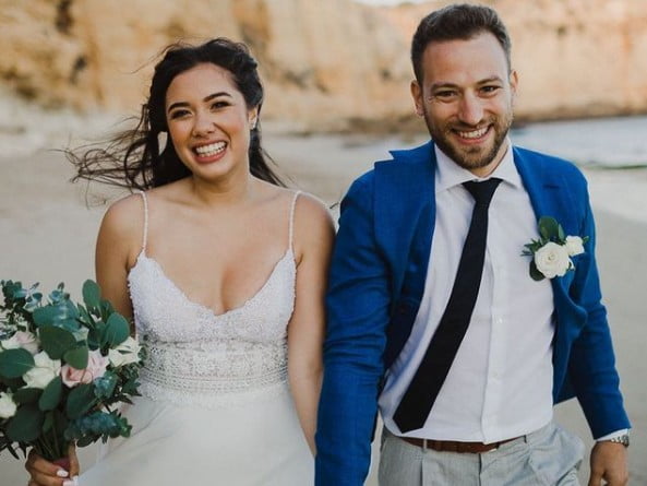 Μέχρι σήμερα, ο ίδιος μιλούσε για ληστεία, έδινε την εικόνα του συντετριμμένου συζύγου τόσο σε γονείς όσο και φίλους της αδικοχαμένης Καρολάιν, ενώ δεν δίστασε να χρησιμοποιήσει μέχρι και το ενός έτους βρέφος στην πλοκή της υπόθεσης