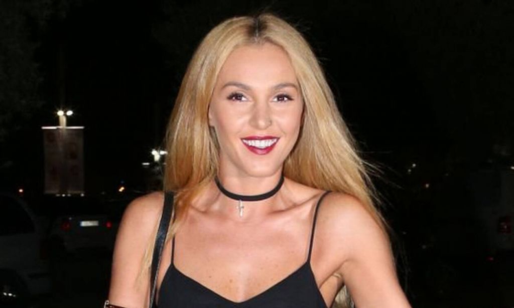 TAMTA Ταραχή προκαλεί η Τάμτα: Χωρίς εσώρουχα μπροστά στον καθρέφτη της – Αποκαλυπτική φωτογραφία