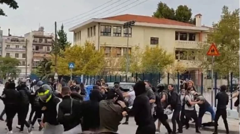 ΕΠΑΛ Σταυρούπολης: Στη δικαιοσύνη οδηγήθηκαν οι 11 συλληφθέντες ΕΠΑΛ Σταυρούπολης: Στη δικαιοσύνη οδηγήθηκαν οι 11 συλληφθέντες