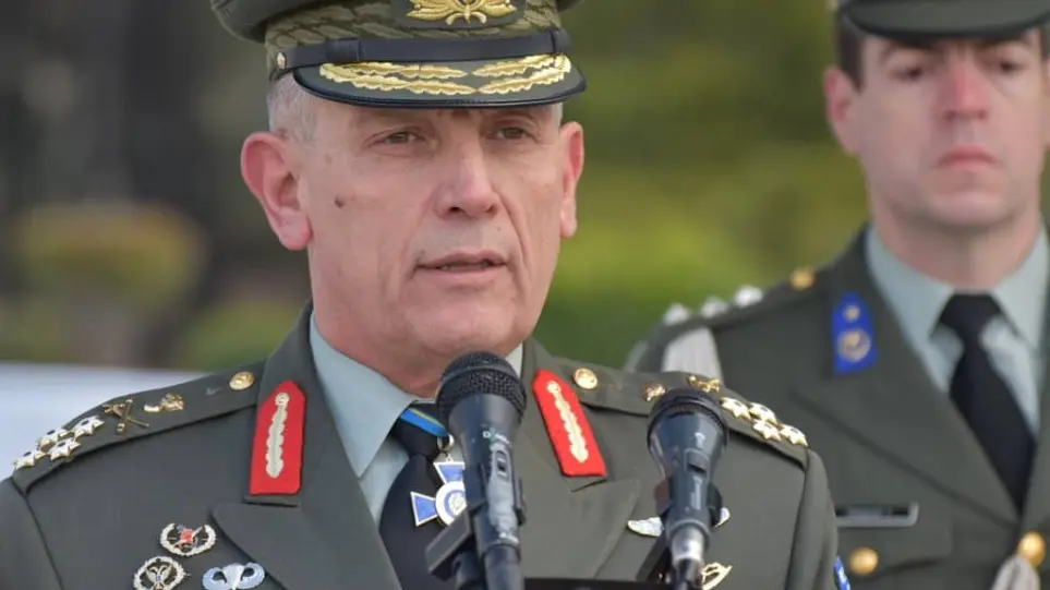 floros Ενθουσιασμένος ο αρχηγός ΓΕΕΘΑ με την αγορά των Belh@rra: «Έρχονται τα ξύλινα τείχη»