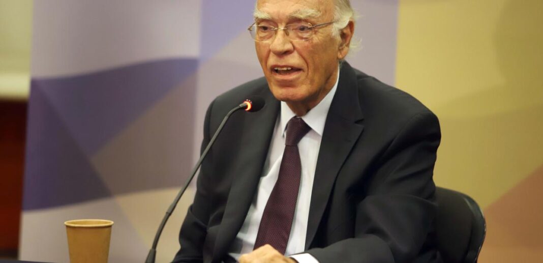 Βασίλης Λεβέντης – Κορονοϊός: Σκληρή μάχη για τη ζωή του για 24η μέρα