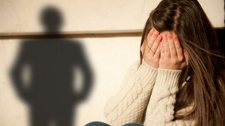 Σοκ στην Κυψέλη: Εφάρμοσαν σαρία σε 17χρονη που δεν ήθελε να παντρευτεί 40χρονο Σοκ στην Κυψέλη: Εφάρμοσαν σαρία σε 17χρονη που δεν ήθελε να παντρευτεί 40χρονο