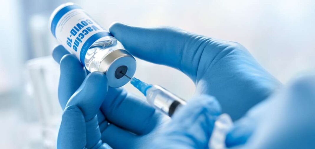 Koρονοϊός - CDC: Για πρώτη φορά στο τραπέζι η τέταρτη δόση εμβολίων