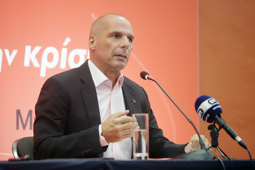 «Κοντά τα χέρια κ. Ζούκερμπεργκ»: Επίθεση Βαρουφάκη κατά του ιδρυτή του facebook