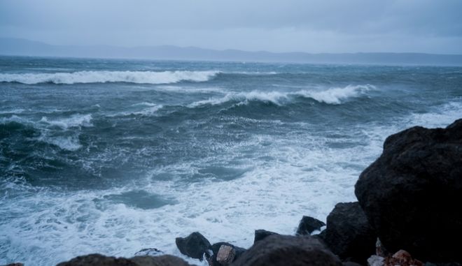 Τραγωδία: Νεκρός ο άνδρας που βούτηξε στη θάλασσα για να σώσει τα εγγόνια του