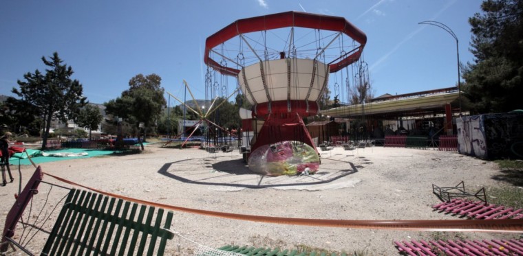 Τρόμος σε λούνα παρκ: 28 παιδιά αιωρούνταν ανάποδα για 20 λεπτά