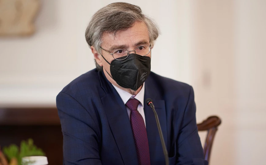 Επιστροφή Τσιόδρα – Έκτακτες ανακοινώσεις για τους εμβολιασμούς