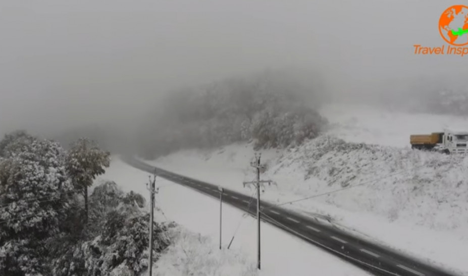 Καιρός: Ο «Μπάλλος» έφερε τα πρώτα χιόνια στην Βόρεια Ελλάδα (vid)