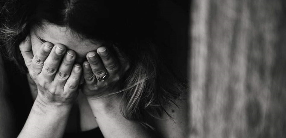 «Πάρε μια μπλούζα να κάνεις δώρο στον άντρα σου. Και ας το κρατήσουμε μυστικό» - Νέα καταγγελία για τον εργοδότη στο Βύρωνα