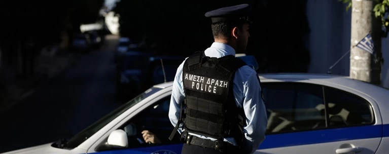 Συναγερμός στο Χαλάνδρι: Γυναίκα πυροβόλησε άνδρα στο στομάχι Συναγερμός στο Χαλάνδρι: Γυναίκα πυροβόλησε άνδρα στο στομάχι