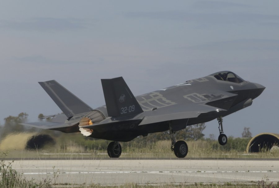 Θρίλερ με το βρετανικό F-35 που έπεσε στη Μεσόγειο Θρίλερ με το βρετανικό F-35 που έπεσε στη Μεσόγειο