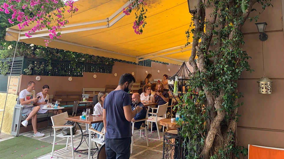 Νέα μέτρα στην εστίαση: Δεν αποκλείεται να μπουν σε lockdown οι ανεμβολίαστοι Νέα μέτρα στην εστίαση: Δεν αποκλείεται να μπουν σε lockdown οι ανεμβολίαστοι