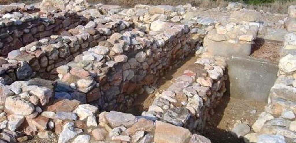 Κρήτη: Αφαιρούσε πέτρες από αρχαιολογικό χώρο για να κτίσει δικό του οίκημα