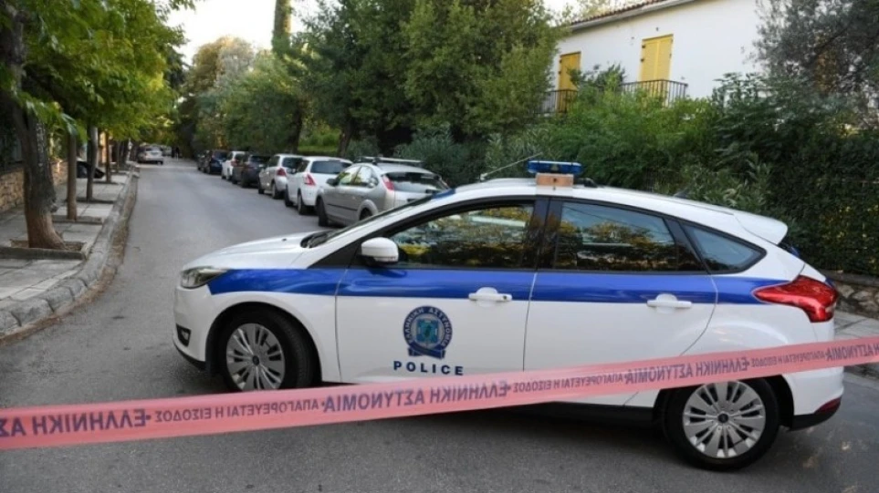 Νέο σοκ στη Θεσσαλονίκη: 50χρονος μαχαίρωσε γυναίκα και τον γιο της Νέο σοκ στη Θεσσαλονίκη: 50χρονος μαχαίρωσε γυναίκα και τον γιο της