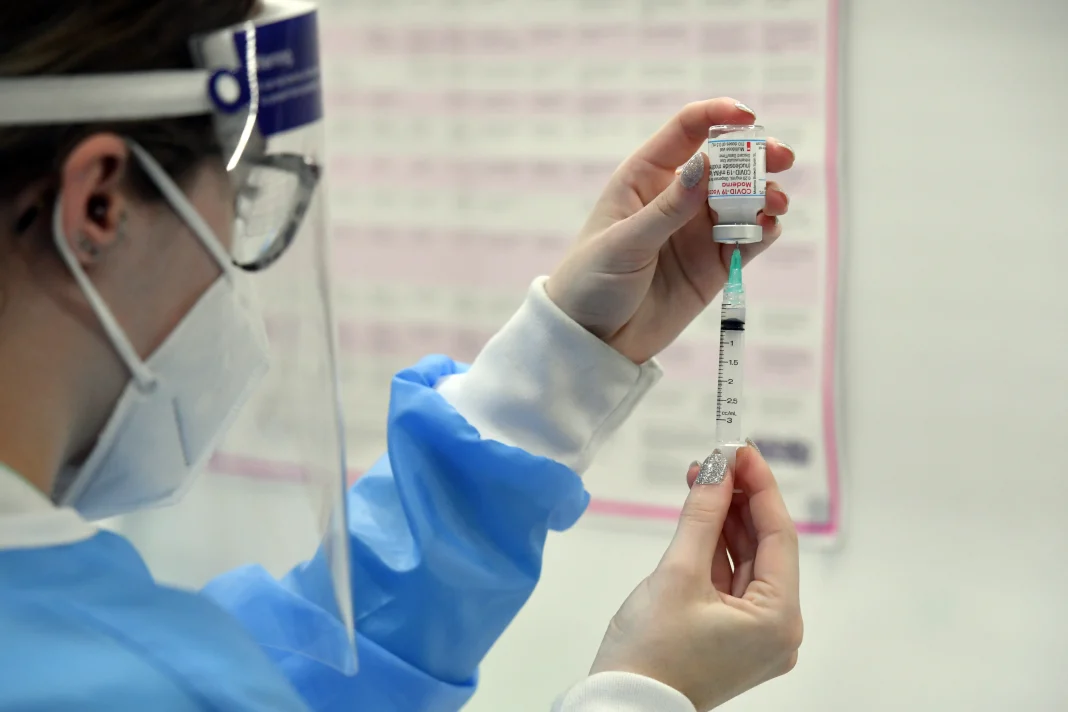 Τρίτη δόση: Για πόσο καιρό διαρκεί – Ανοιχτό το ενδεχόμενο και για τέταρτη