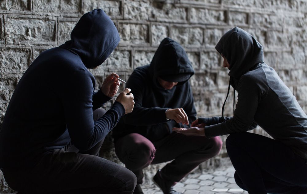 Φόβος και τρόμος οι συμμορίες ανηλίκων στην Αττική: 12χρονα αγόρια οπλισμένα στους δρόμους