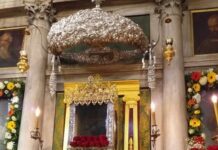 Άγιος Σπυρίδων: Γιατί γιορτάζουν σήμερα Κέρκυρα και Πειραιάς Αγιος Σπυρίδωνας: Ο προστάτης Αγιος της Κέρκυρας