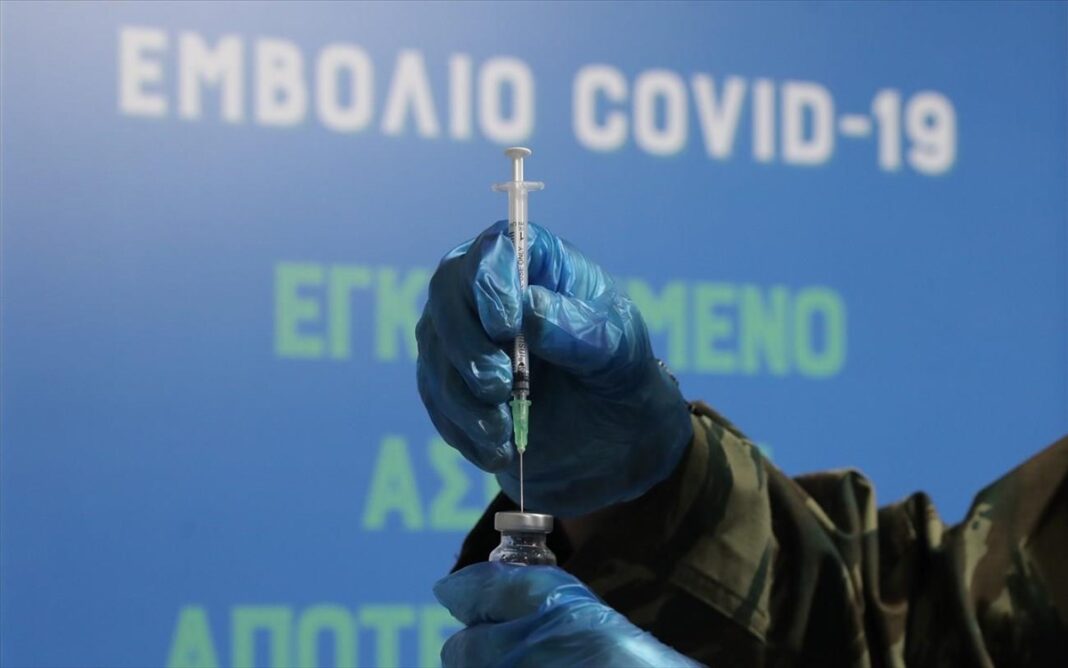 Κορονοϊός: Τα σενάρια για την επέκταση της υποχρεωτικότητας – Ποιους αφορά