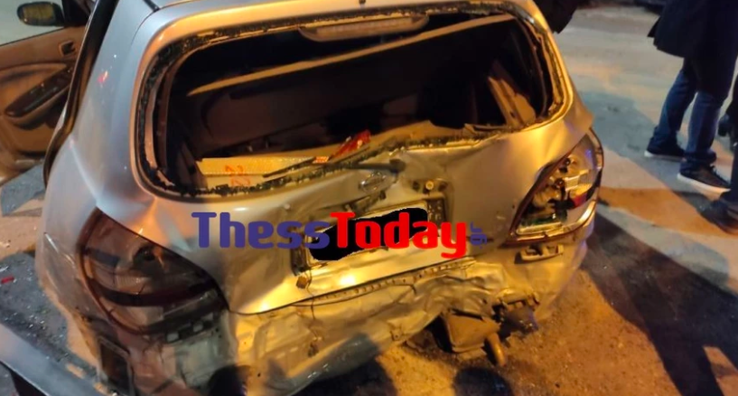 Θεσσαλονίκη: Λεωφορείο έπεσε πάνω σε αυτοκίνητα – Οι πρώτες εικόνες