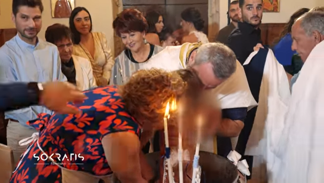 «Τι άρπαξε;» -Viral η βάφτιση στο Ηράκλειο με τη νονά που πήραν φωτιά τα μαλλιά της [βίντεο]
