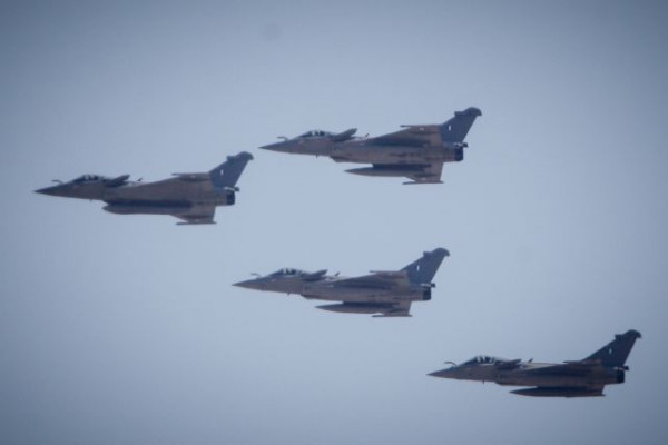 a-419-600x400 Παρέλαση 25ης Μαρτίου: Τα ελληνικά Rafale για πρώτη φορά στον αττικό ουρανό – Δείτε εικόνες και βίντεο