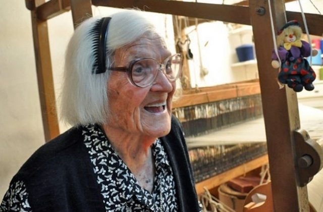 Η 110 ετών Κυρά της Ικαρίας: “Έρχονται να με δουν για να μάθουν γιατί ζω ακόμη»