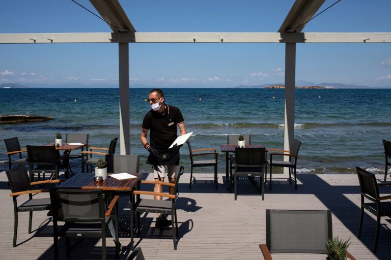 Αλλάζουν όλα από την Πρωτομαγιά σε πιστοποιητικά εμβολιασμού, rapid test και πληρότητες