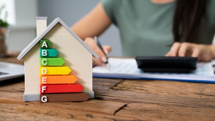 Εξοικονομώ-Ανακαινίζω: Αλλάξτε τέντες, κουφώματα, οικιακές συσκευές με επιδότηση 20.000 ευρώ