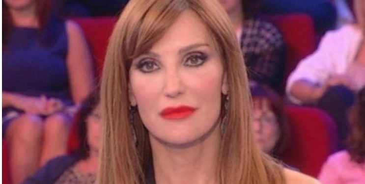 «Έκλαιγε όλο το εκκλησίασμα…» – Συντετριμμένη η Χατζηβασιλείου με κίνηση ιερέα