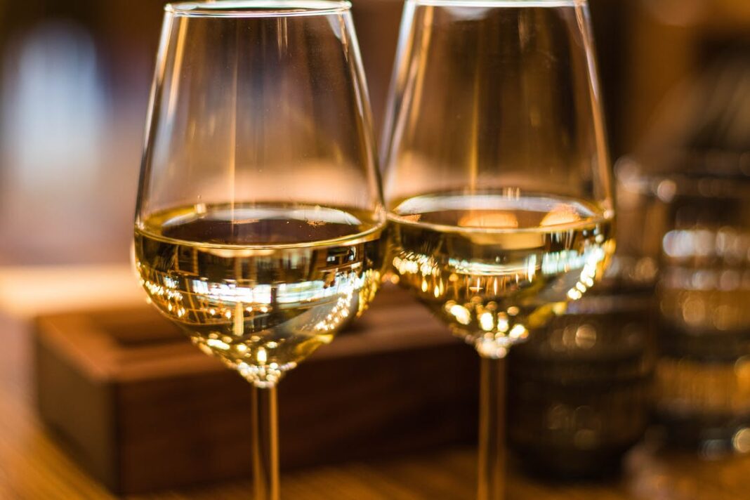 Sommelier με έδρα την Βοστώνη, δίνοντας συνέντευξη στην ηλεκτρονική εφημερίδα USA Today αναφέρει ότι, το Ελληνικό κρασί είναι το καλύτερο στο κόσμο για συνοδεία με οποιαδήποτε κουζίνα/μαγειρική. Sommelier με έδρα την Βοστώνη, δίνοντας συνέντευξη στην ηλεκτρονική εφημερίδα USA Today αναφέρει ότι, το Ελληνικό κρασί είναι το καλύτερο στο κόσμο για συνοδεία με οποιαδήποτε κουζίνα/μαγειρική.