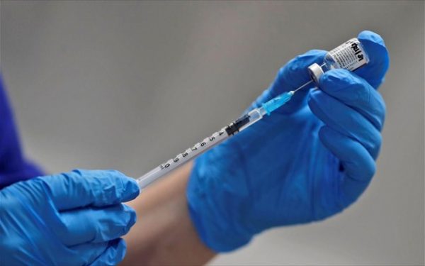 Τελικά συνδέεται το εμβόλιο της Pfizer με εγκεφαλικά επεισόδια; Η θέση του Ισραήλ και η απάντηση Pfizer