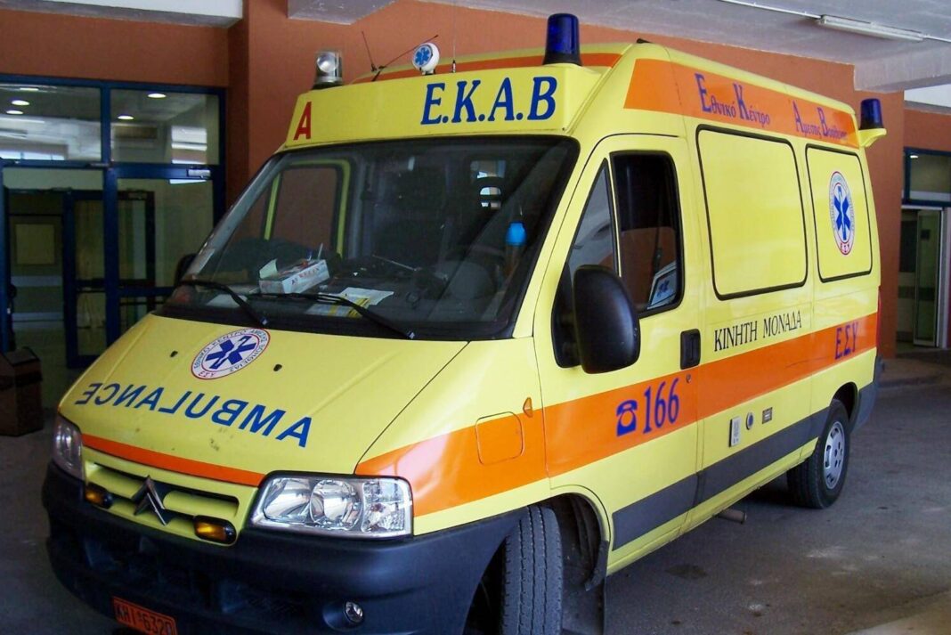 Τραγωδία στη Λαμία: Άνδρας καταπλακώθηκε από το αυτοκίνητό του ενώ το επισκεύαζε