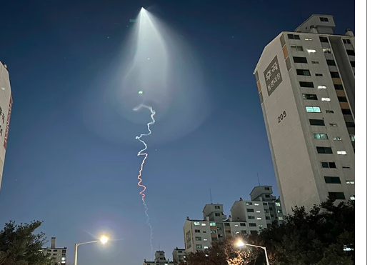 Χάος στη Νότια Κορέα από ένα τεράστιο λευκό φως στον ουρανό – «Φοβάμαι, είναι UFO αυτό;»