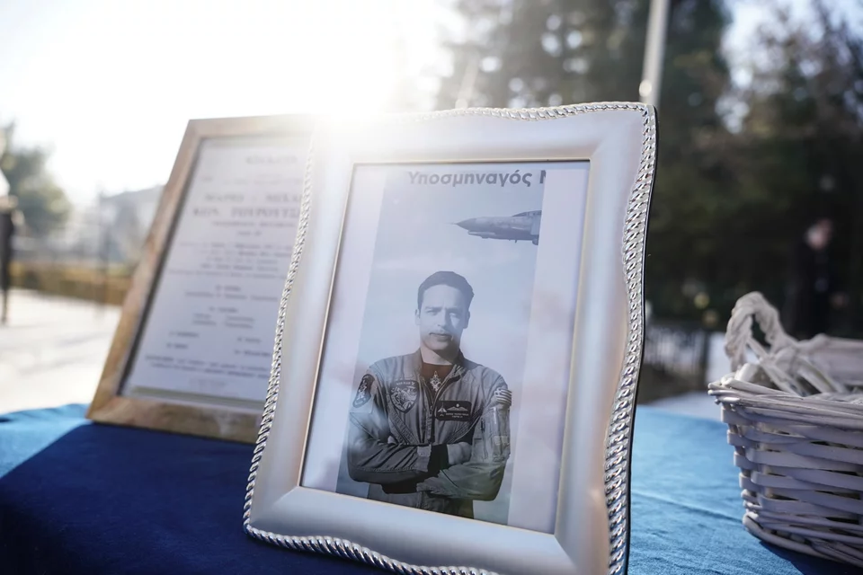 kideia-yposminagou-phantom-5.jpg Πέτα ψηλά αϊτέ - Σπάραξε η Ελλάδα αποχαιρετώντας τον Μάριο Μιχαήλ Τουρούτσικα - βίντεο