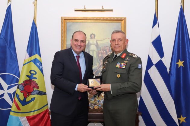 Συνάντηση του Αρχηγού ΓΕΕΘΑ με τον Βουλευτή Καβάλας κ. Μακάριο Λαζαρίδη Συνάντηση του Αρχηγού ΓΕΕΘΑ με τον Βουλευτή Καβάλας κ. Μακάριο Λαζαρίδη