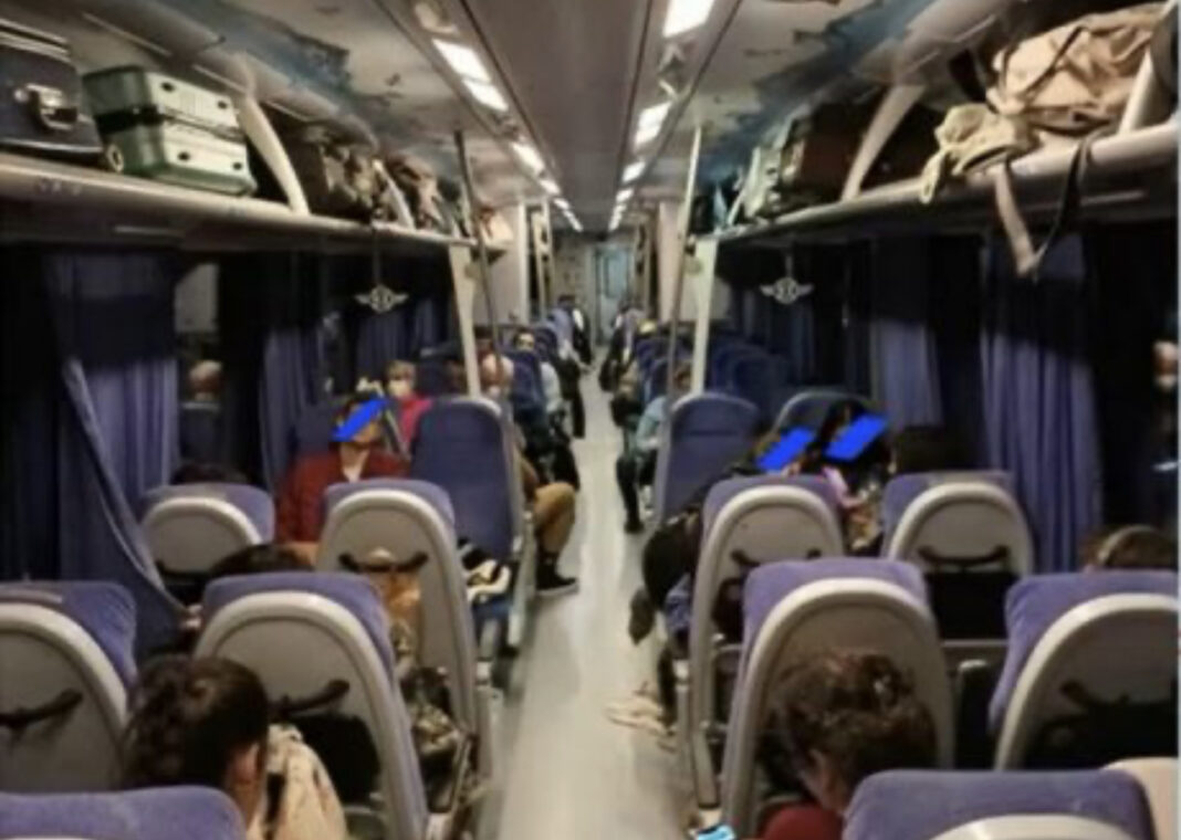 B3987EB6-FA27-4F2C-A149-64F2560DB423