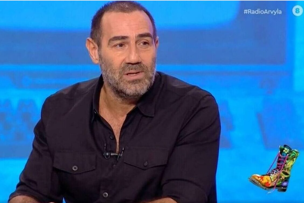 Χρήστος Νικολαΐδης: Ο δημοσιογράφος του ΣΚΑΪ απαντά στον Αντώνη Κανάκη: «Άκου γελοίε τυπάκο...»