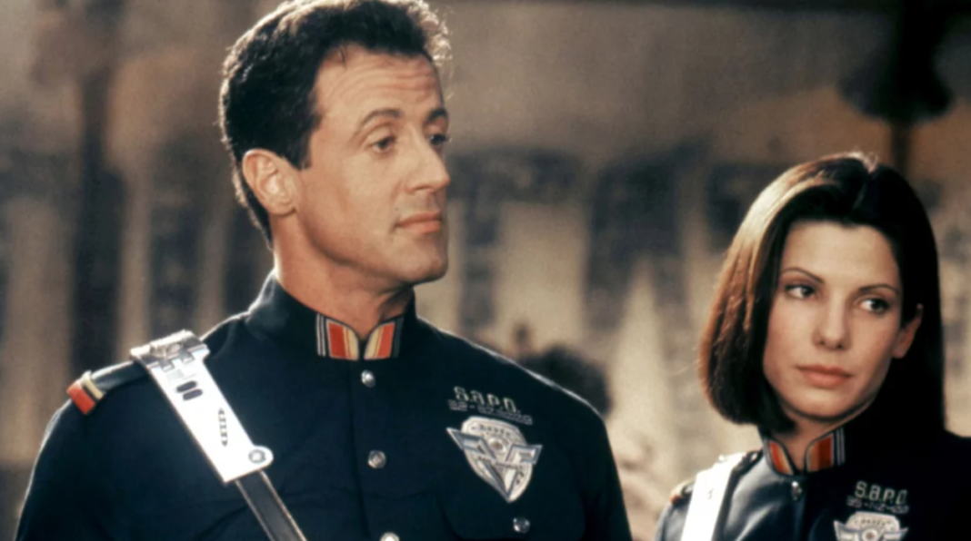 Demolition Man: Πώς η ταινία του 1993 με τον Σταλόνε προέβλεπε... όσα ζούμε -Από πανδημία ως βιντεοκλήσεις Demolition Man: Πώς η ταινία του 1993 με τον Σταλόνε προέβλεπε... όσα ζούμε -Από πανδημία ως βιντεοκλήσεις