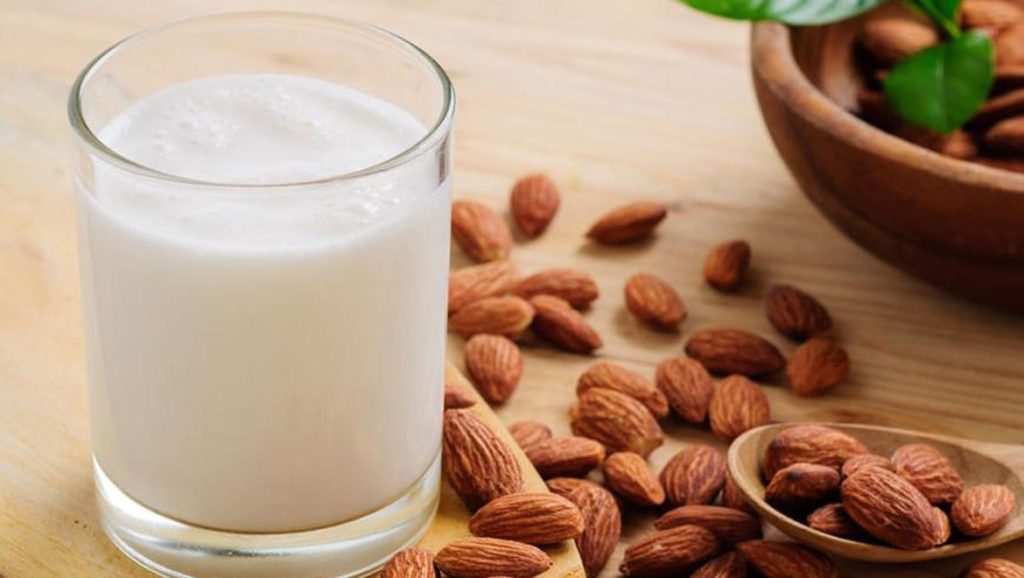 Γάλα αμυγδάλου: Όλα όσα πρέπει να γνωρίζουμε