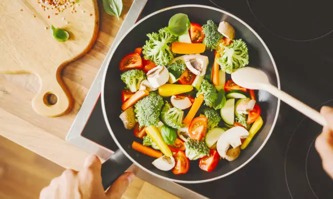 9 είδη λαχανικών που γίνονται πιο υγιεινά όταν μαγειρεύονται, παρά όταν είναι ωμά 9 είδη λαχανικών που γίνονται πιο υγιεινά όταν μαγειρεύονται, παρά όταν είναι ωμά