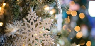 Εορταστικό ωράριο από σήμερα: Τι ώρα θα ανοίγουν και τι ώρα θα κλείνουν τα καταστήματα και τις Κυριακές Εορταστικό ωράριο από σήμερα: Τι ώρα θα ανοίγουν και τι ώρα θα κλείνουν τα καταστήματα και τις Κυριακές