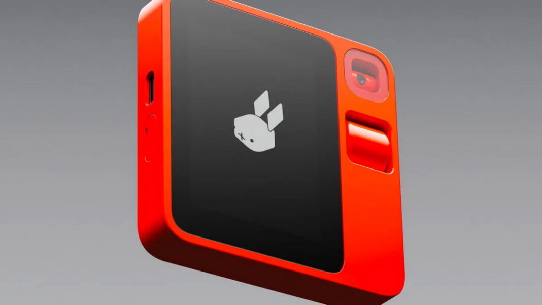 rabbit-r1-usbc-sim-1280x720 Rabbit R1: O νέος βοηθός τσέπης με τεχνητή νοημοσύνη που έγινε αμέσως sold out