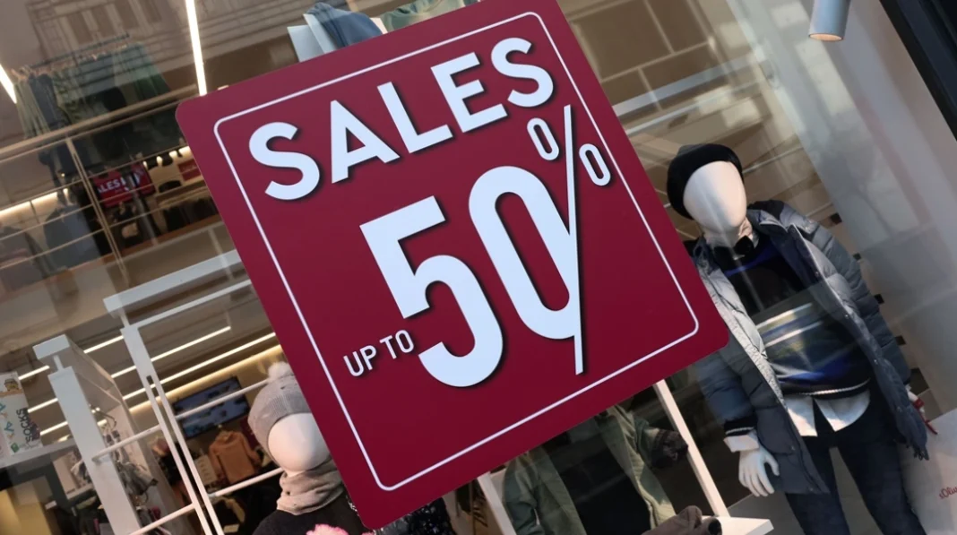 Χειμερινές εκπτώσεις 2024: Πότε ξεκινούν και πόσο θα διαρκέσουν - Τι πρέπει να προσέξουν οι καταναλωτές