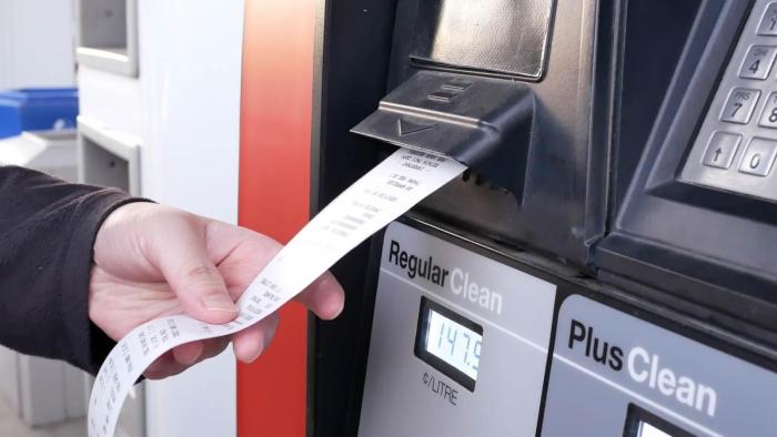 H νέα απάτη στα βενζινάδικα - Το κόλπο με την κάρτα για να μην πληρώνουν v