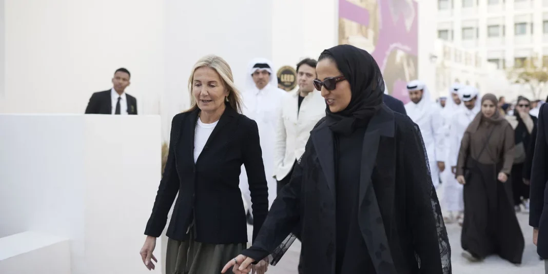 H Μαρέβα Μητσοτάκη με την Al-Mayassa bint Hamad bin Khalifa Al Thani H Μαρέβα Μητσοτάκη με την Al-Mayassa bint Hamad bin Khalifa Al Thani