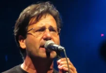 “Κρατήστε τα τραγούδια και εμένα ξεχάστε με”: Το συγκινητικό αντίο του Θ. Παπακωνσταντίνου “Κρατήστε τα τραγούδια και εμένα ξεχάστε με”: Το συγκινητικό αντίο του Θ. Παπακωνσταντίνου